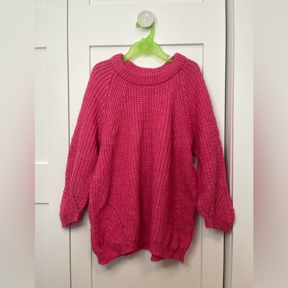 Hi, selling this beautiful sweatshirt for kids in S.